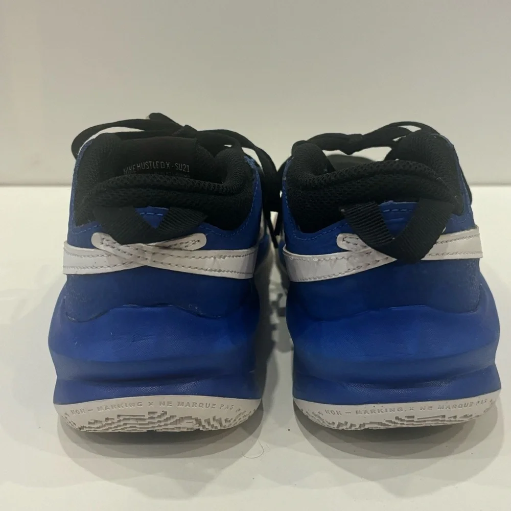 Nike Kid's Team Hustle D10 (GS) Basketball Shoe- hardly worn